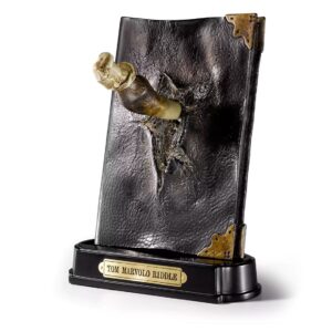 R?plica the noble collection harry potter diario tom riddle con colmillo de basilisco